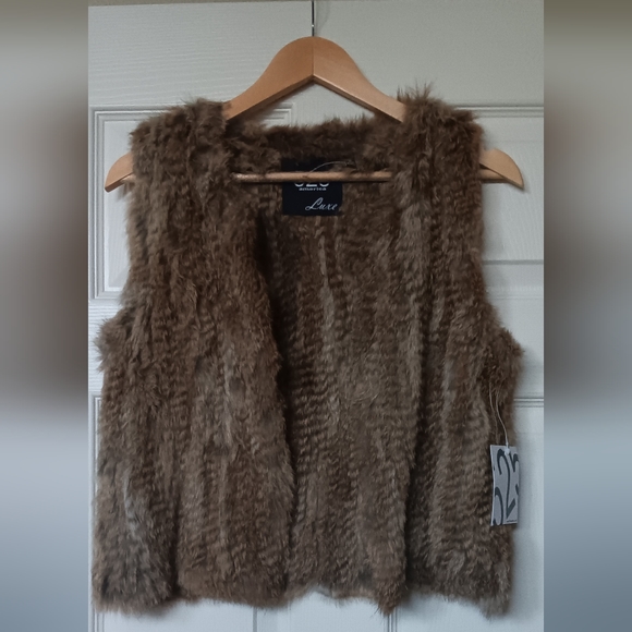 525 America $198 MSRP Classic Cropped Rabbit Fur Vest - Picture 4 of 7